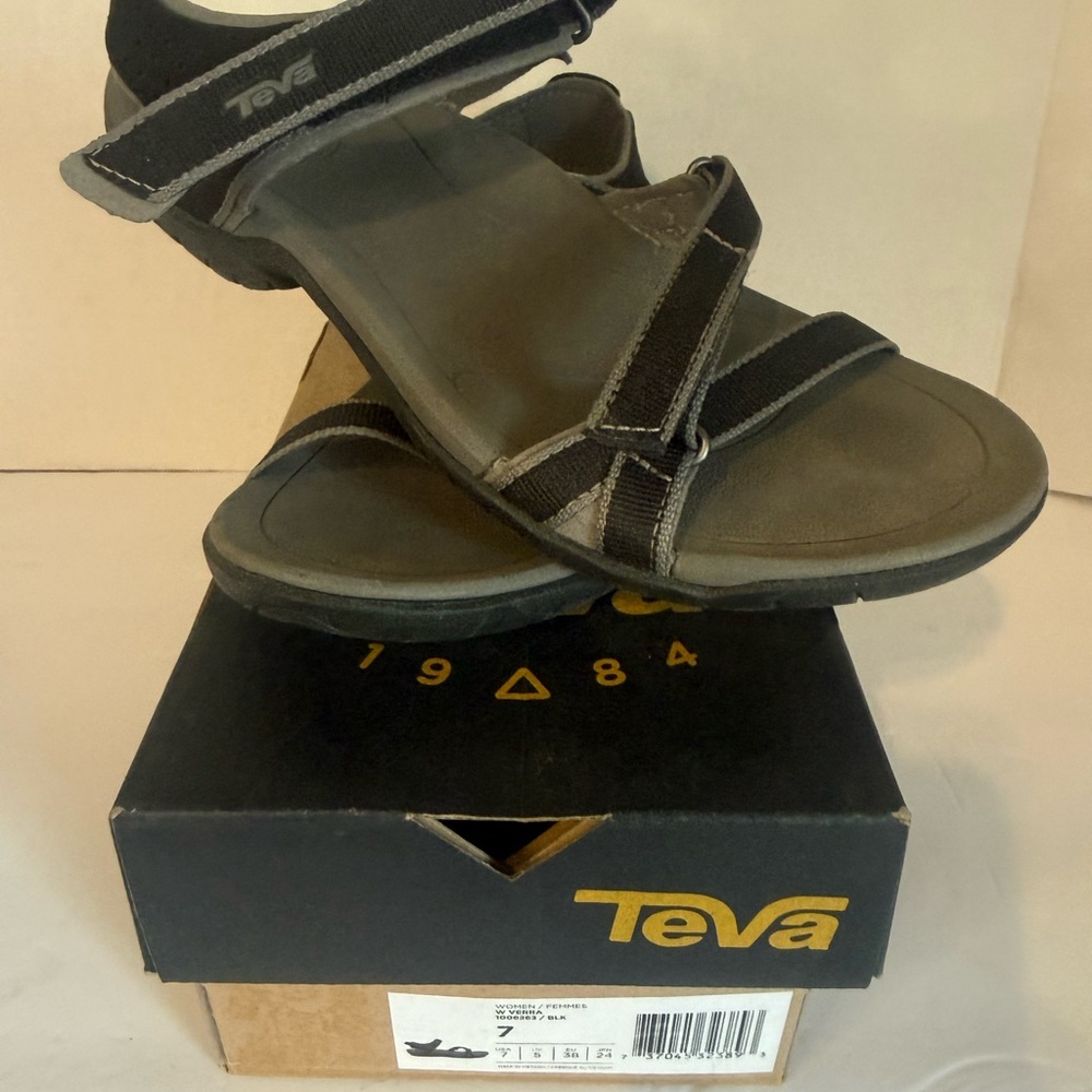 Teva Black and Gray Adjustable‎ Strap Sandals - Picture 5 of 7